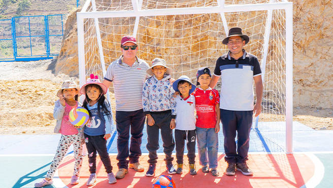 Se inauguró la losa multideportiva del caserío de Santa Cruz del distrito de Cochapeti.