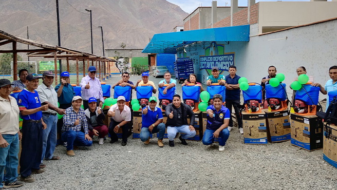 PROCOMPITE: Entrega de mochilas fumigadoras a motor de 4 tiempos a la Asociación de Productores de Mango y Palta de C.P. Huiña
