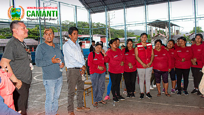 Entrega de Constancia de Trabajo a Participantes en el Programa Llank´asun Perú