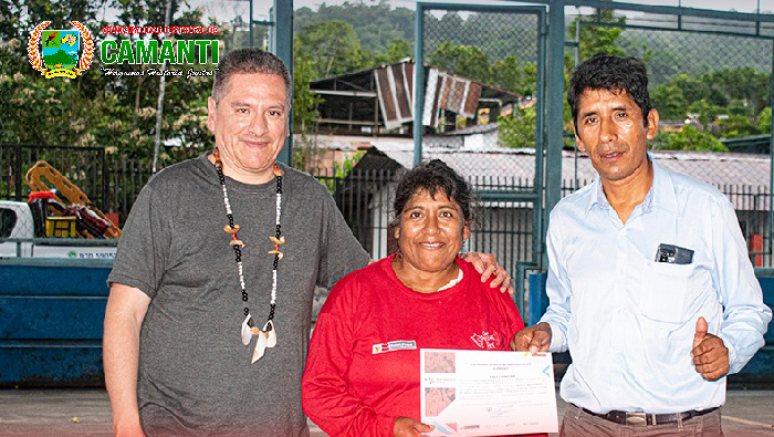 Entrega de Constancia de Trabajo a Participantes en el Programa Llank´asun Perú