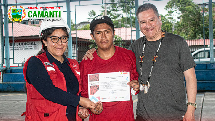 Entrega de Constancia de Trabajo a Participantes en el Programa Llank´asun Perú