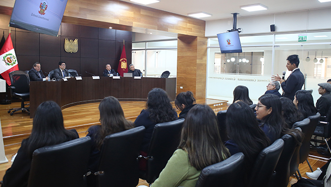 Estudiantes de derecho de la Universidad Nacional de Barranca recibieron una charla sobre funciones y competencias del TC