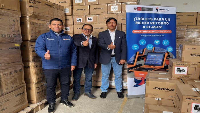 Archivo JPG de la entrega de tabletas al GORE Ayacucho