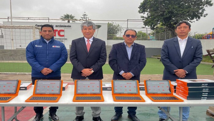 Archivo JPG de la entrega de tabletas al GORE Ayacucho