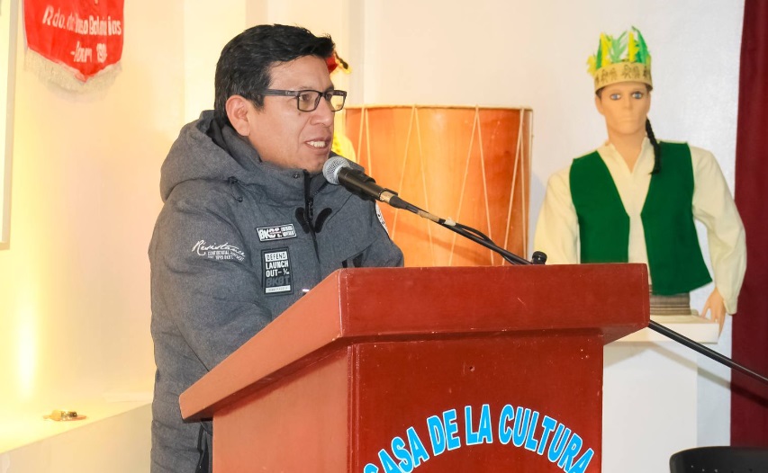Municipalidad de Puno presenta la I exposición pictórica y fotográfica de la "Asociación juvenil Puno sicuris 27 de junio"
