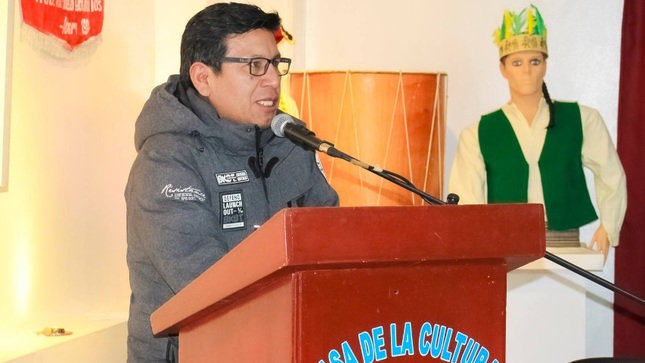Municipalidad de Puno presenta la I exposición pictórica y fotográfica de la "Asociación juvenil Puno sicuris 27 de junio"