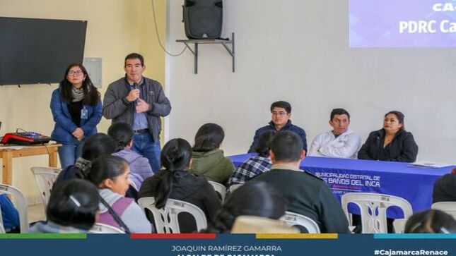 📌En busca de una mayor inclusión de la ciudadanía, así como de entidades públicas y privadas, el equipo técnico del Plan de Desarrollo Local Concertado (PDLC) al 2034 sigue llevando a cabo talleres participativos en los distritos de nuestra provincia. En esta ocasión, el taller se realizó en el distrito de Baños del Inca.
✅Con una concurrida asistencia de líderes de diferentes centros poblados y asociaciones, se recolectó valiosa información que contribuirá a una mejor elaboración del PDLC. Representantes del gobierno regional y de la comuna local, se mostraron satisfechos con el alcance de este importante trabajo, enfocado en reducir las brechas sociales en nuestra región. La regidora, Julia Guerrero, destacó la importancia de estos talleres y el compromiso de seguir impulsándolos.
🤝Estos esfuerzos continúan reforzando la colaboración entre la ciudadanía y las autoridades, asegurando que el PDLC refleje las verdaderas necesidades y aspiraciones de todos los habitantes de Cajamarca.