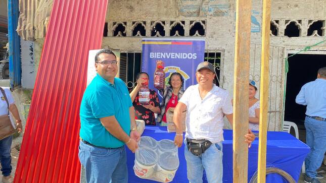 Entrega de materiales de construcción destinados al mejoramiento del local comunal del Asentamiento Humano Ciudad Jardín.