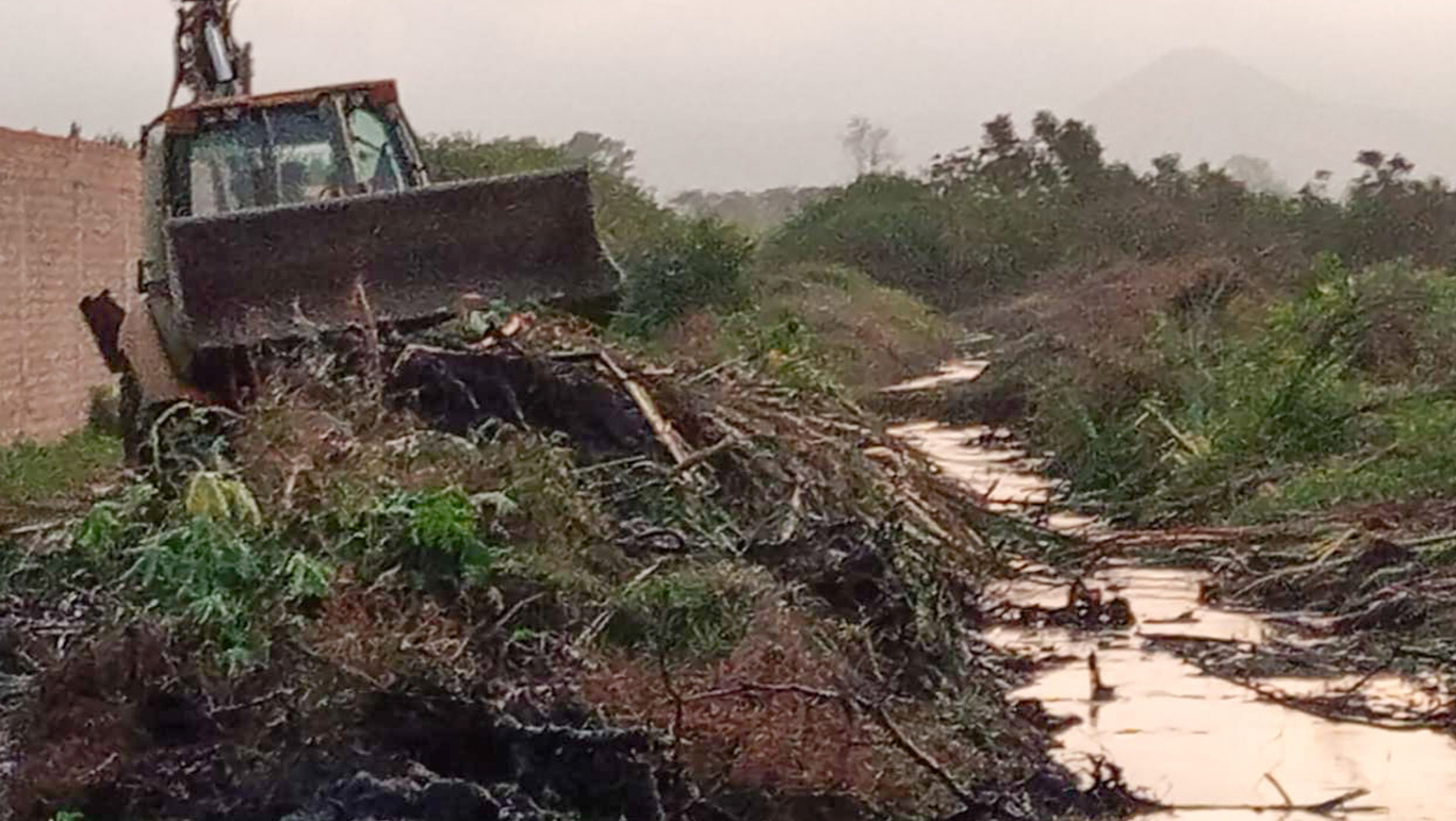 Trabajamos en la Limpieza de la Laguna de Oxidación de Nepeña
