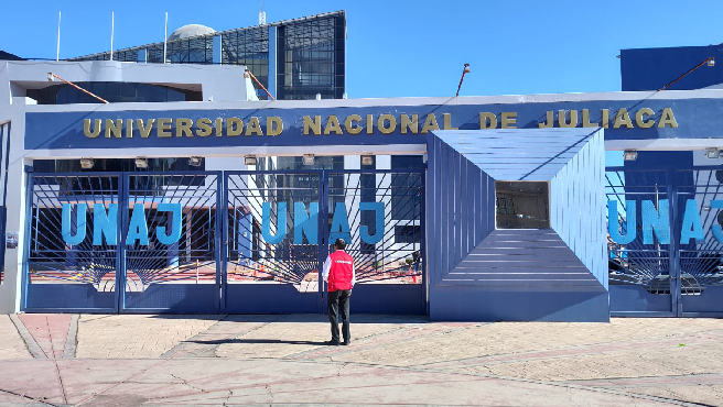 La Contraloría General de la República detectó que la Universidad Nacional de Juliaca (UNAJ) otorgó una bonificación especial a tres docentes ordinarios que no cumplían con los requisitos establecidos, lo que ocasionó un perjuicio económico a la entidad por S/ 113 359,80.