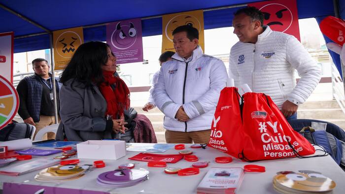 "La Caravana de Justicia" llegó a Ventanilla para ofrecer servicios legales y municipales a quienes más lo necesitan. Más de mil vecinos se beneficiaron de esta acción social en el Parque Temático Naval, gracias a la colaboración entre el Ministerio de Justicia MINJUSDH y el municipio, bajo el liderazgo de nuestro alcalde 𝐉𝐡𝐨𝐯𝐢𝐧𝐬𝐨𝐧 𝐕𝐚𝐬𝐪𝐮𝐞𝐳 y la presencia del ministro Eduardo Arana. Ambas autoridades se unieron para acercar el Estado y el municipio a la población vulnerable. ¡Trabajando juntos, Ventanilla y Pachacútec crecen con su gente!