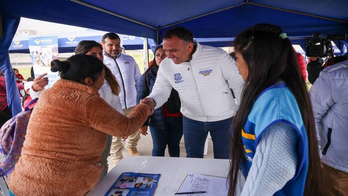"La Caravana de Justicia" llegó a Ventanilla para ofrecer servicios legales y municipales a quienes más lo necesitan. Más de mil vecinos se beneficiaron de esta acción social en el Parque Temático Naval, gracias a la colaboración entre el Ministerio de Justicia MINJUSDH y el municipio, bajo el liderazgo de nuestro alcalde 𝐉𝐡𝐨𝐯𝐢𝐧𝐬𝐨𝐧 𝐕𝐚𝐬𝐪𝐮𝐞𝐳 y la presencia del ministro Eduardo Arana. Ambas autoridades se unieron para acercar el Estado y el municipio a la población vulnerable. ¡Trabajando juntos, Ventanilla y Pachacútec crecen con su gente!