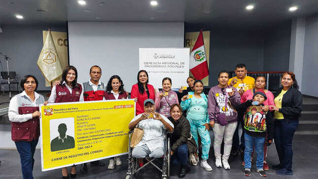 Gore Lambayeque entrega carnets a personas con discapacidad