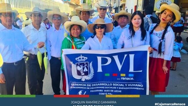 ✅ En conmemoración del Día del Campesino, los distintos programas de Vasos de Leche de nuestra municipalidad se sumaron al vibrante pasacalle, acompañados por sus respectivos comités y promotores. Este evento resaltó la importancia y el valor de nuestros hermanos campesinos, quienes con su arduo trabajo sostienen a nuestra comunidad.
🤝 Agradecemos sinceramente a todos los cajamarquinos por su entusiasta participación y por reconocer el esfuerzo incansable de nuestros agricultores. Su dedicación es fundamental para el bienestar y desarrollo de nuestra provincia. 