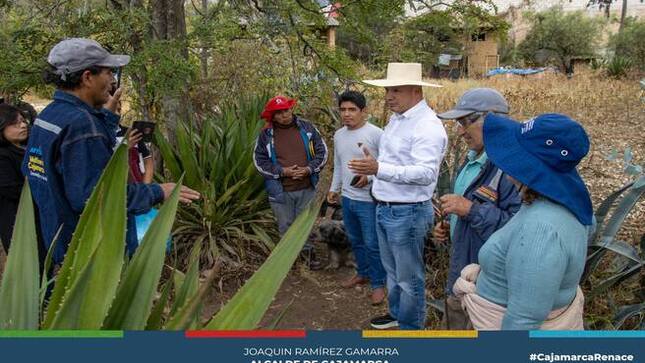 📌El alcalde provincial de Cajamarca, Joaquín Ramírez Gamarra, realizó una visita e inspección a los trabajos de apertura de calles que se están llevando a cabo en el sector La Tulpuna. Este esfuerzo, que se desarrolla en colaboración entre la comuna local y los vecinos, marca un paso significativo hacia la mejora de la infraestructura y la calidad de vida en cajamarquinos de esta zona de Cajamarca. 
✅Con el apoyo de maquinaria pesada, se han intervenido espacios estratégicos que permitirán la creación de nuevas calles. Esta iniciativa es el primer paso de una serie de proyectos destinados a la instalación de servicios básicos para decenas de familias que residen en La Tulpuna. La apertura de estas calles facilitará no solo el acceso y movilidad dentro del sector, sino que también facilitará el camino para futuras obras de infraestructura esenciales.