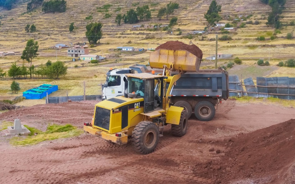 ¡Mejoras viales en el centro poblado de Ichu! Municipalidad de Puno realiza mantenimiento de más de 15 km en vías no pavimentadas