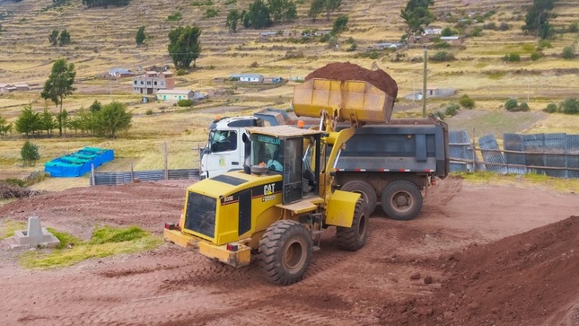 ¡Mejoras viales en el centro poblado de Ichu! Municipalidad de Puno realiza mantenimiento de más de 15 km en vías no pavimentadas