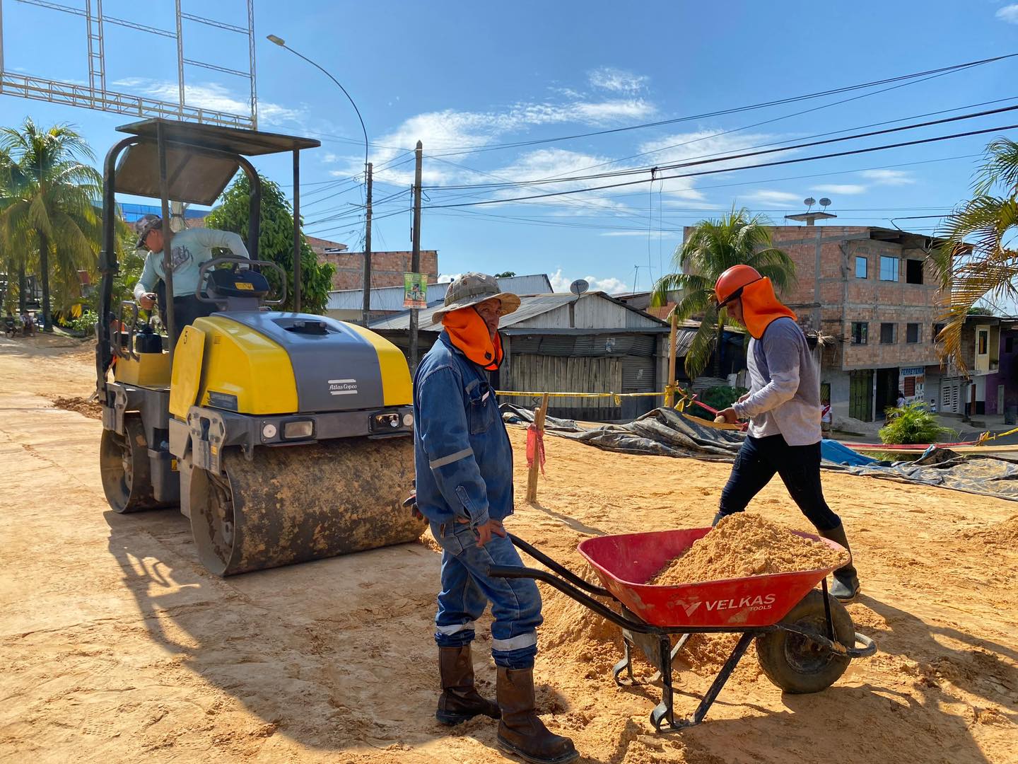 Supervisión de los últimos trabajos que se ejecutan para la reparación de la Avenida Participación cuadra 10. 