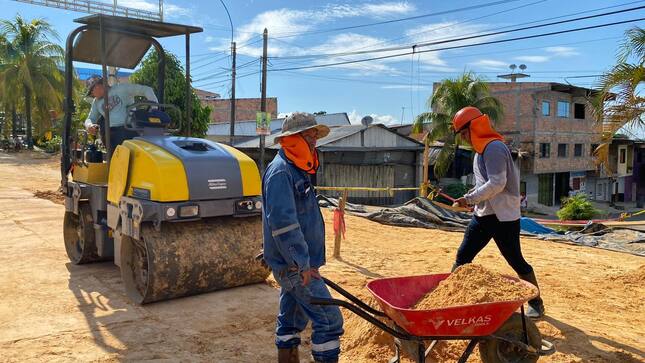 Supervisión de los últimos trabajos que se ejecutan para la reparación de la Avenida Participación cuadra 10. 