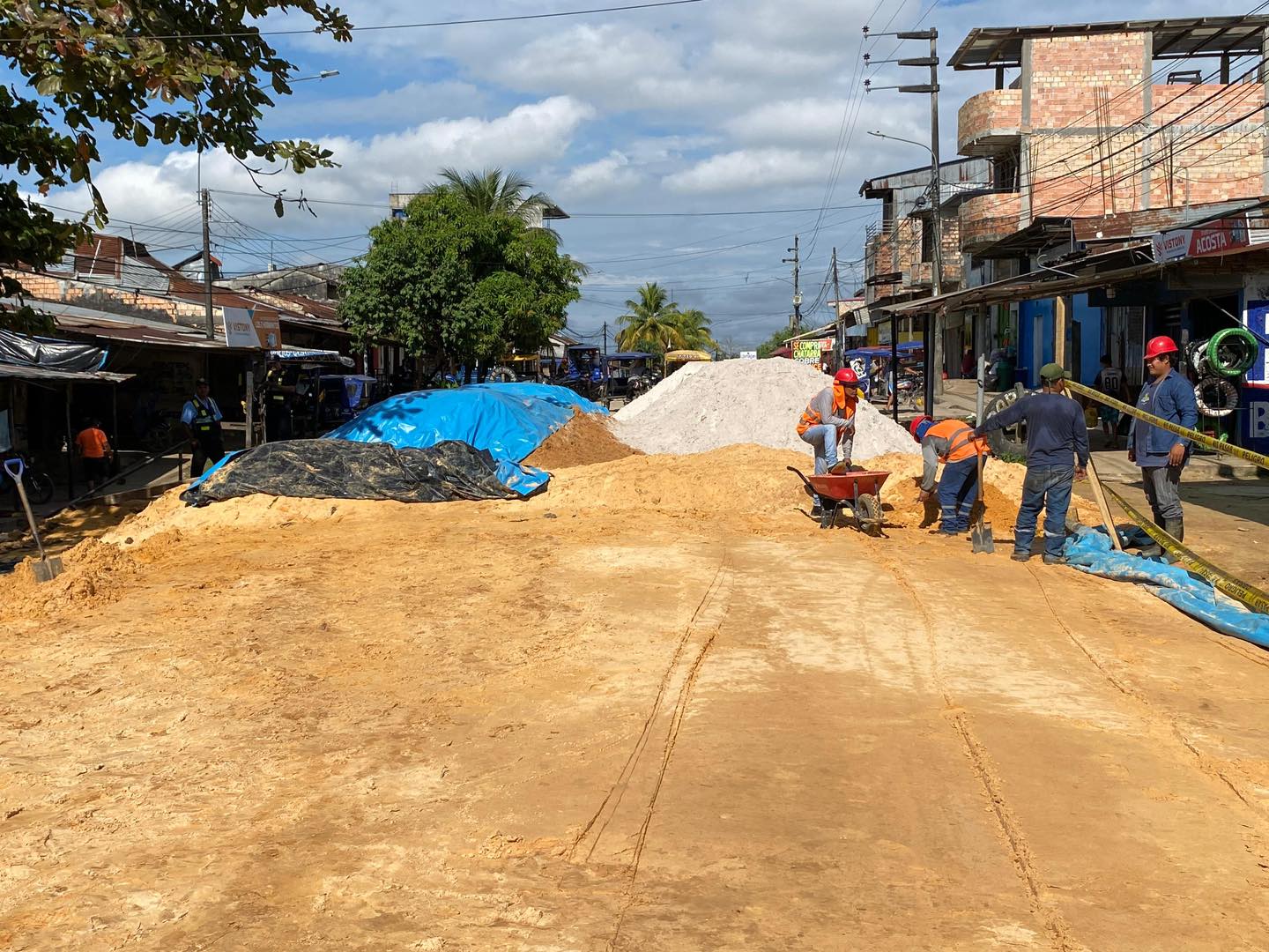 Supervisión de los últimos trabajos que se ejecutan para la reparación de la Avenida Participación cuadra 10. 