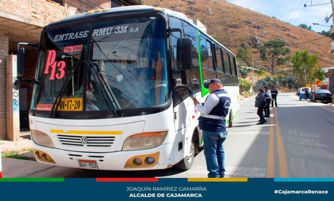 馃搶Con el prop贸sito de seguir imponiendo el principio de autoridad, la gerencia de Transporte y Seguridad Vial de la Municipalidad Provincial de Cajamarca despleg贸 un operativo en la cuadra 8 de la Av. Miguel Carducci a la altura del Gripo 3M y entre los jirones Ayacucho y Miguel Grau, logrando internar varias unidades en el dep贸sito municipal por brindar el servicio de transporte p煤blico de manera informal en diferentes arterias de la ciudad.
馃Exhortamos a todos los transportistas en poder regularizar su documentaci贸n y evitar sanciones.