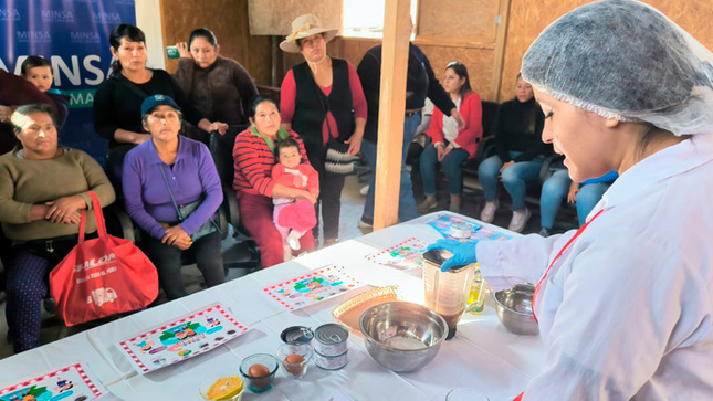 Representantes de las “Ollitas Comunes” de Villa María del Triunfo fueron capacitadas en alimentación saludable