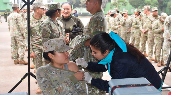 Diris Lima Sur: más de cinco mil miembros del Ejército del Perú reciben dosis de la vacuna contra la influenza