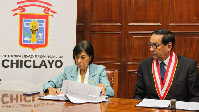 firma del convenio de la mpch con la UDECh 5