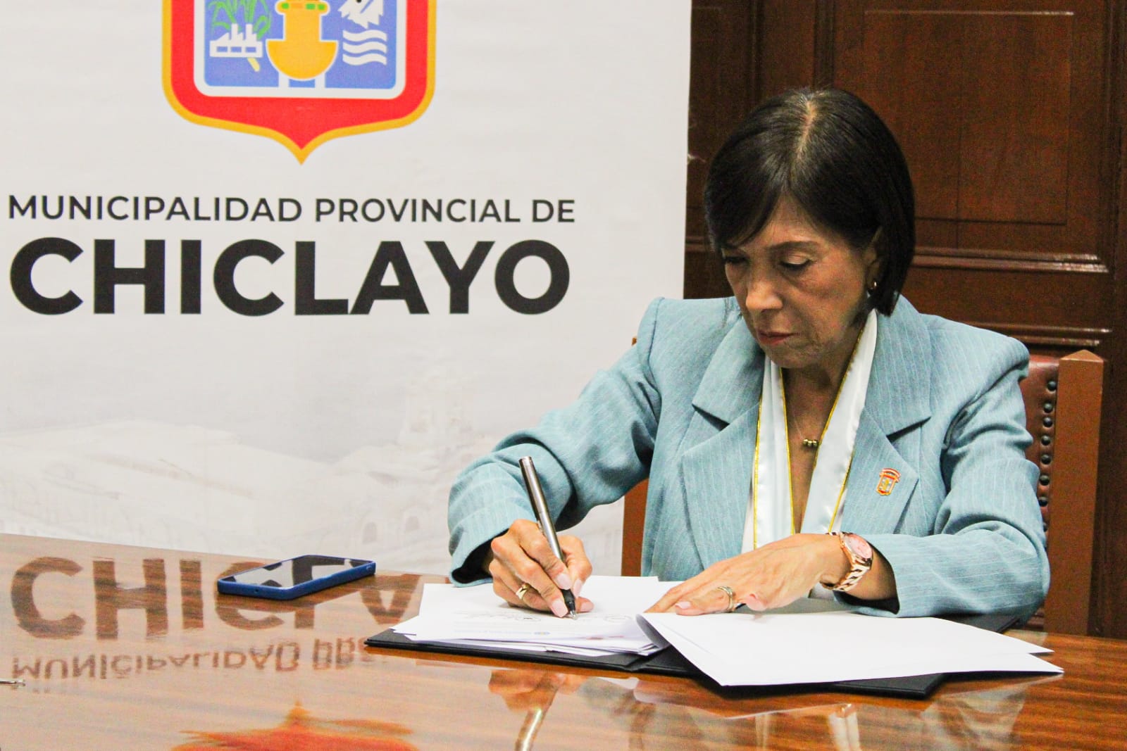 alcaldesa firma del convenio de la mpch con la UDECh