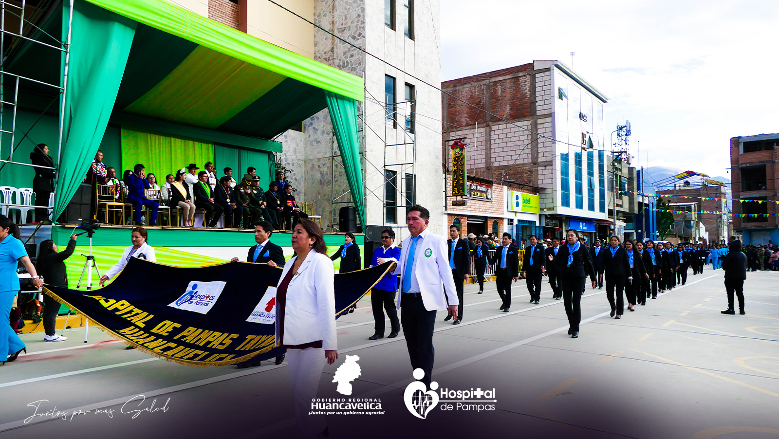 El pasado viernes 21 de Junio, a través de una solemne ceremonia y Desfile Cívico, conmemoró su 199° aniversario de Creación Política de Tayacaja.
El desfile contó con la participación de nuestro director Mg. Jhony Soto Orellana, la presencia destacada del equipo de obstetricia, enfermeras, técnicos, el personal de farmacia y bioquímica, nutrición, odontología y la plana administrativa.
Nuestros servidores institucionales demostraron la unidad y patriotismo hacia nuestra tierra Tayacajina.