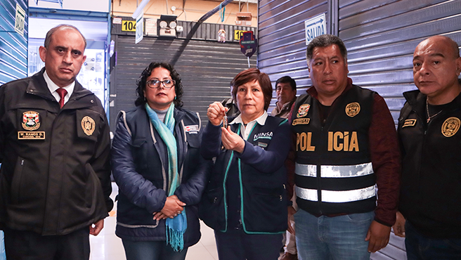 FOTO 1 Incautan Fentanilo y otros medicamentos que se vendían sin receta médica en galerías de la Av. Emancipación