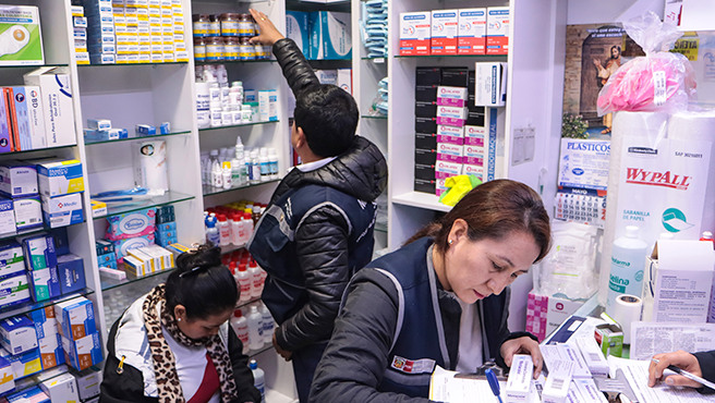FOTO 2 Incautan Fentanilo y otros medicamentos que se vendían sin receta médica en galerías de la Av. Emancipación