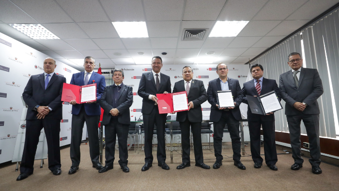 Gobierno firma adenda para iniciar producción de fertilizantes en base a roca fosfórica