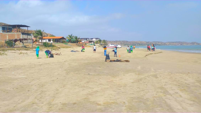 Foto Limpieza de la playa de Plateritos para incentivar el turismo