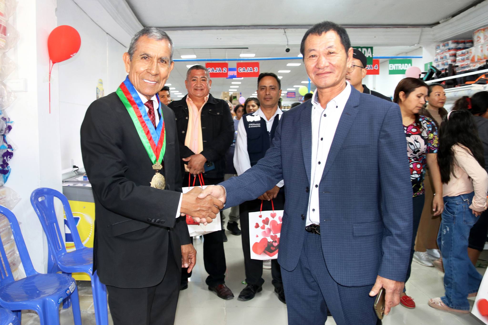 festiva inauguración de "Alegra Supermercado" del Grupo Happy Shopping