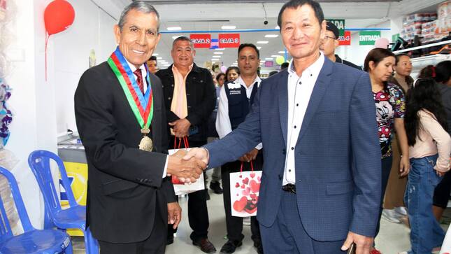  festiva inauguración de "Alegra Supermercado" del Grupo Happy Shopping