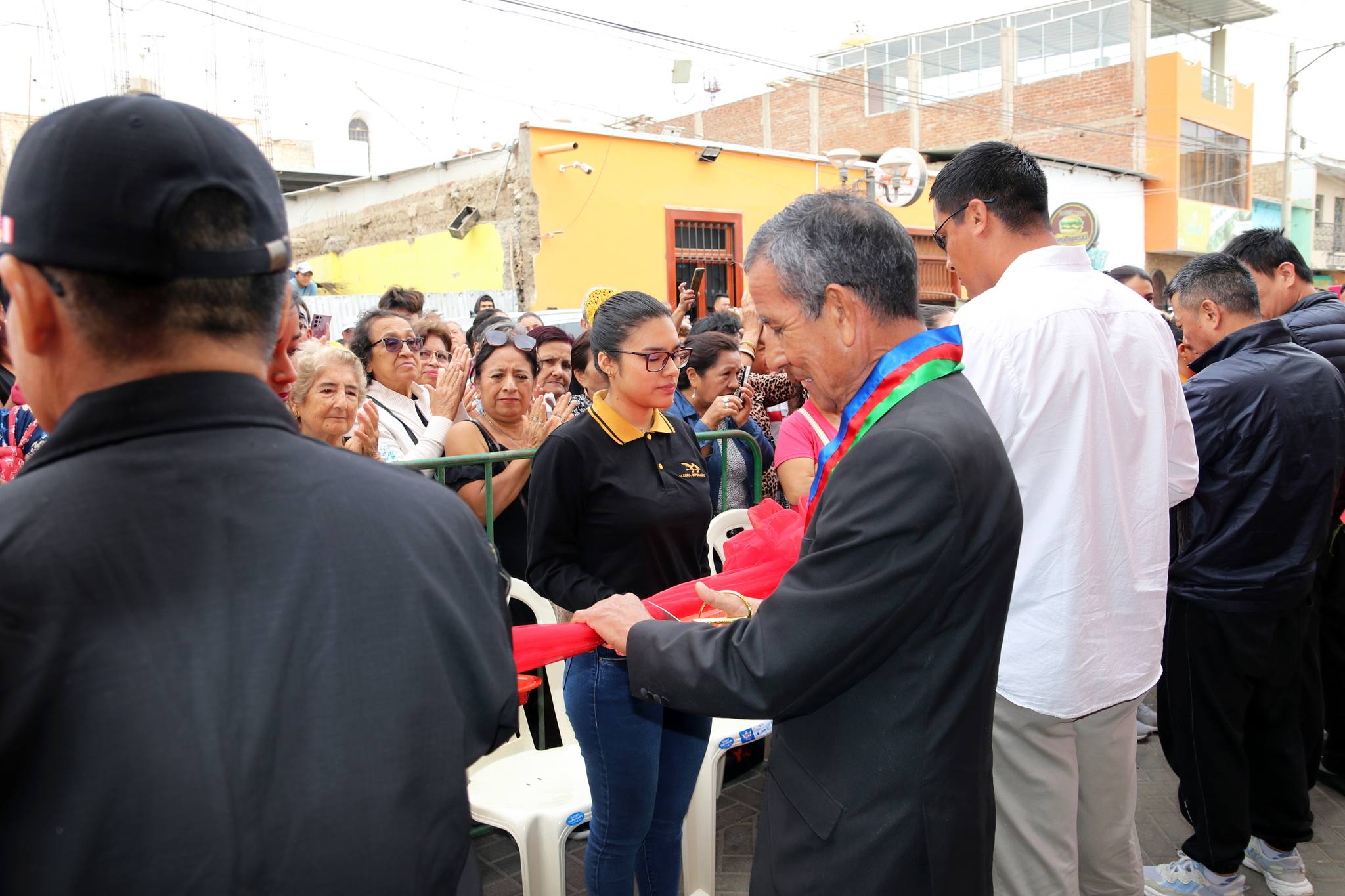 festiva inauguración de "Alegra Supermercado" del Grupo Happy Shopping