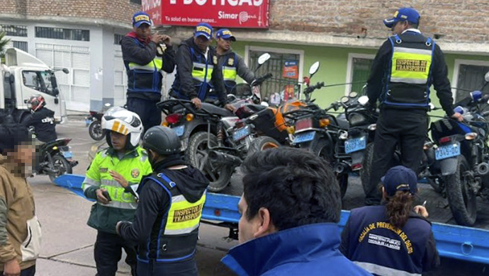Fiscalía realiza diligencias para liberar vía pública tomada por motociclistas y comerciantes de San Juan Bautista