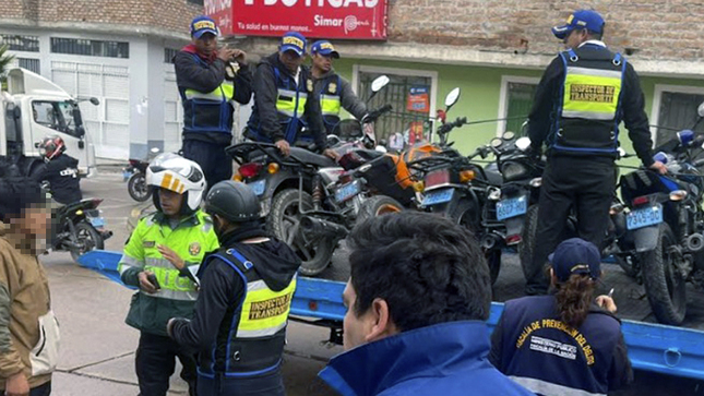 Fiscalía realiza diligencias para liberar vía pública tomada por motociclistas y comerciantes de San Juan Bautista