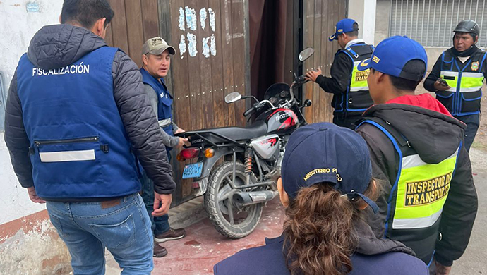 Fiscalía realiza diligencias para liberar vía pública tomada por motociclistas y comerciantes de San Juan Bautista