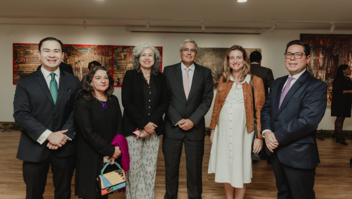 Embajada del Perú en Ecuador inaugura exposición cultural del Señor de los Milagros