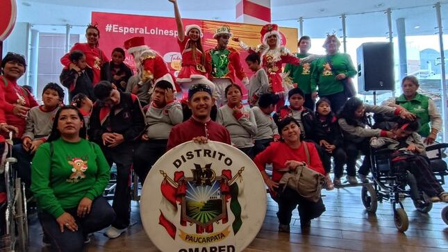 Un total de 200 niños del distrito de Paucarpata disfrutaron de un agasajo navideño organizado por el Mall Aventura Porongoche en coordinación con la Municipalidad de Paucarpata.