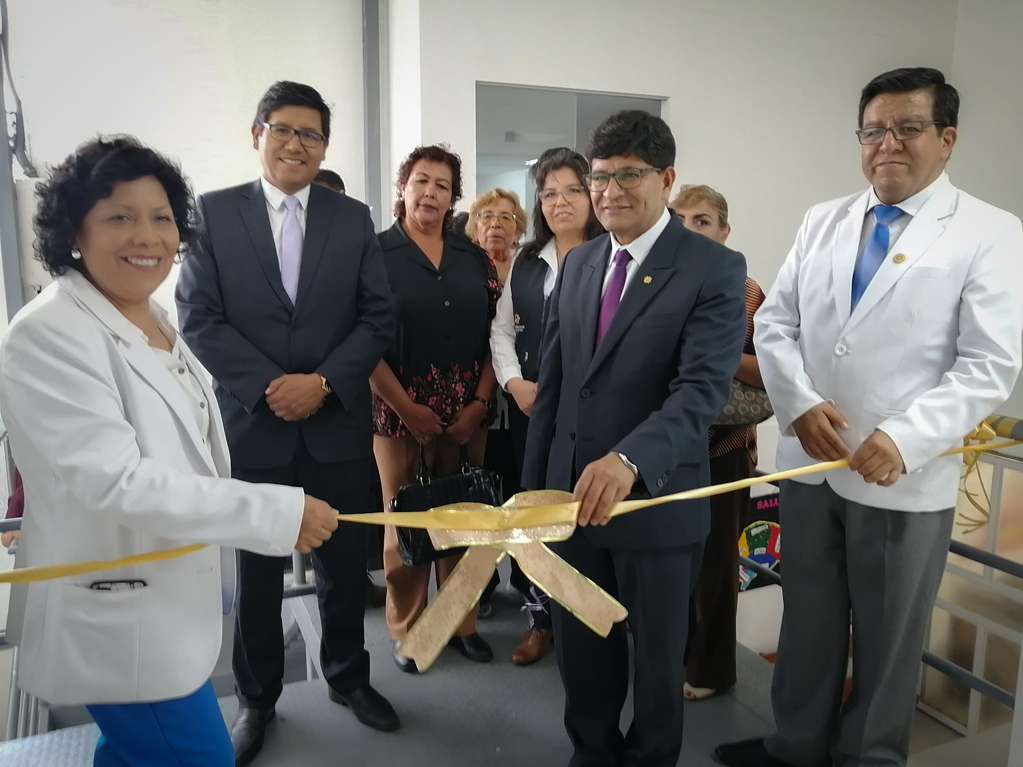 
Junto al Gobernador Regional, Dr. Rohel Sánchez; el Abg. Marco Antonio Anco, participó de la ceremonia de inauguración de los nuevos ambientes del Centro de Salud de Ampliación Paucarpata construidos por el Gobierno Regional de Arequipa.
¡Paucarpata, gestiona y avanza!
