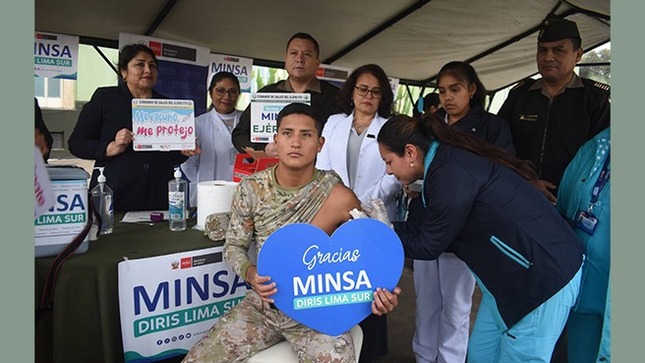 Chorrillos: miembros del Ejército peruano se protegen contra la influenza 