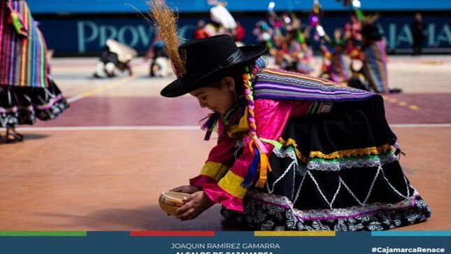 📌La Municipalidad Provincial de Cajamarca dio por inaugurado el  29º Festival Interescolar de Danza Folclórica del Perú "Llanque de Oro" 2024, un evento que celebró el talento de estudiantes de inicial, primaria, secundaria y nivel superior. Este festival, que ya se ha convertido en una tradición en la provincia, reunió a decenas de participantes que demostraron su habilidad en la danza.
💃 El festival se desarrolló a lo largo del día, con la participación de pequeños estudiantes en las categorías de inicial y primaria. 
🏫 El evento contó con la presencia de diversas instituciones educativas, quienes destacaron la importancia de promover y apoyar actividades que fomenten el desarrollo integral de los estudiantes. El comité organizador expresó su agradecimiento a la Municipalidad Provincial de Cajamarca por su invaluable apoyo para la realización de este festival. 