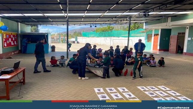 📌El Departamento de Psicología del Centro Médico Municipal de la subgerencia de Salud continúa promoviendo actividades para prevenir y tener una adecuada salud en la I.E. La Bendiza N° 82185 del Distrito de Jesús. 
🤝Esta oportunidad nuestro equipo de psicólogos desarrollaron una campaña denominada "Desarrollo Emocional" que tiene como objetivo dar a conocer la importancia de trabajar las emociones básicas para que los niños aprendan a identificarlas y a gestionarlas de forma apropiada.