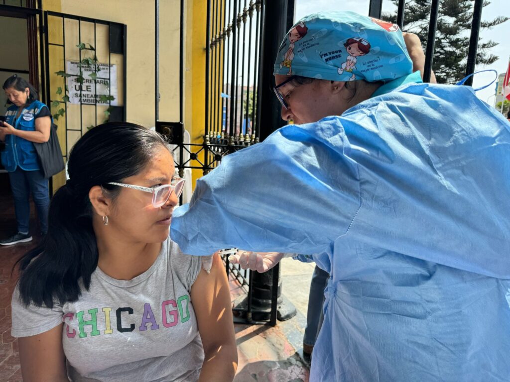 Campaña de vacunación gratuita en Pueblo Libre