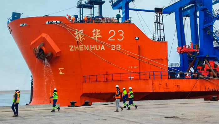 Embarcación ZHENHUA 23