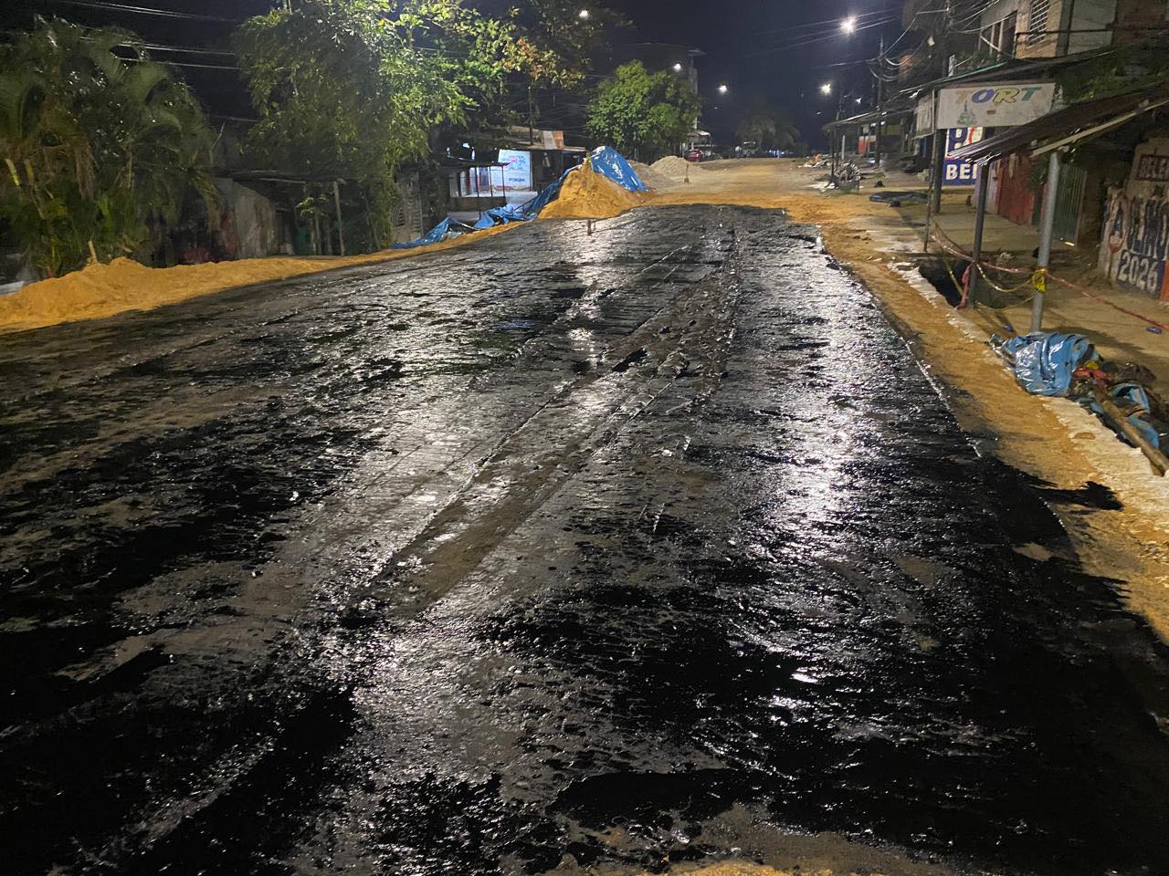 Continuando con los trabajos de reparación de la Avenida Participación cuadra 10