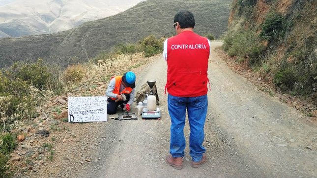 La Contraloría General determinó que servidores de la Municipalidad Provincial de Corongo otorgaron la conformidad a la valorización del servicio de mantenimiento del camino vecinal que une tres distritos, pese a que las partidas ejecutadas no cumplían con los términos contractuales, situación que ocasionó un perjuicio de S/599 716 y el deterioro prematuro de la vía que afecta a la población.